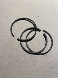 Kolbenringe schräg